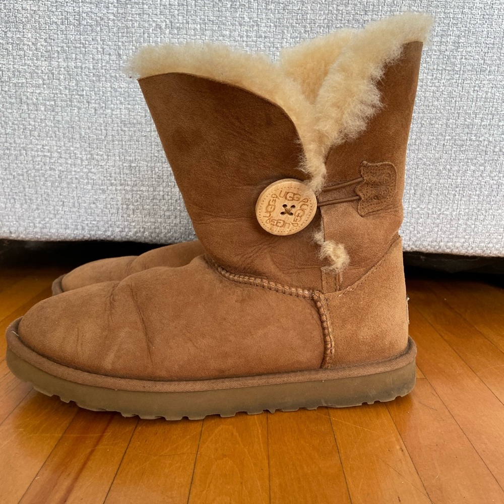 Vintage chestnut Ugg’s - short